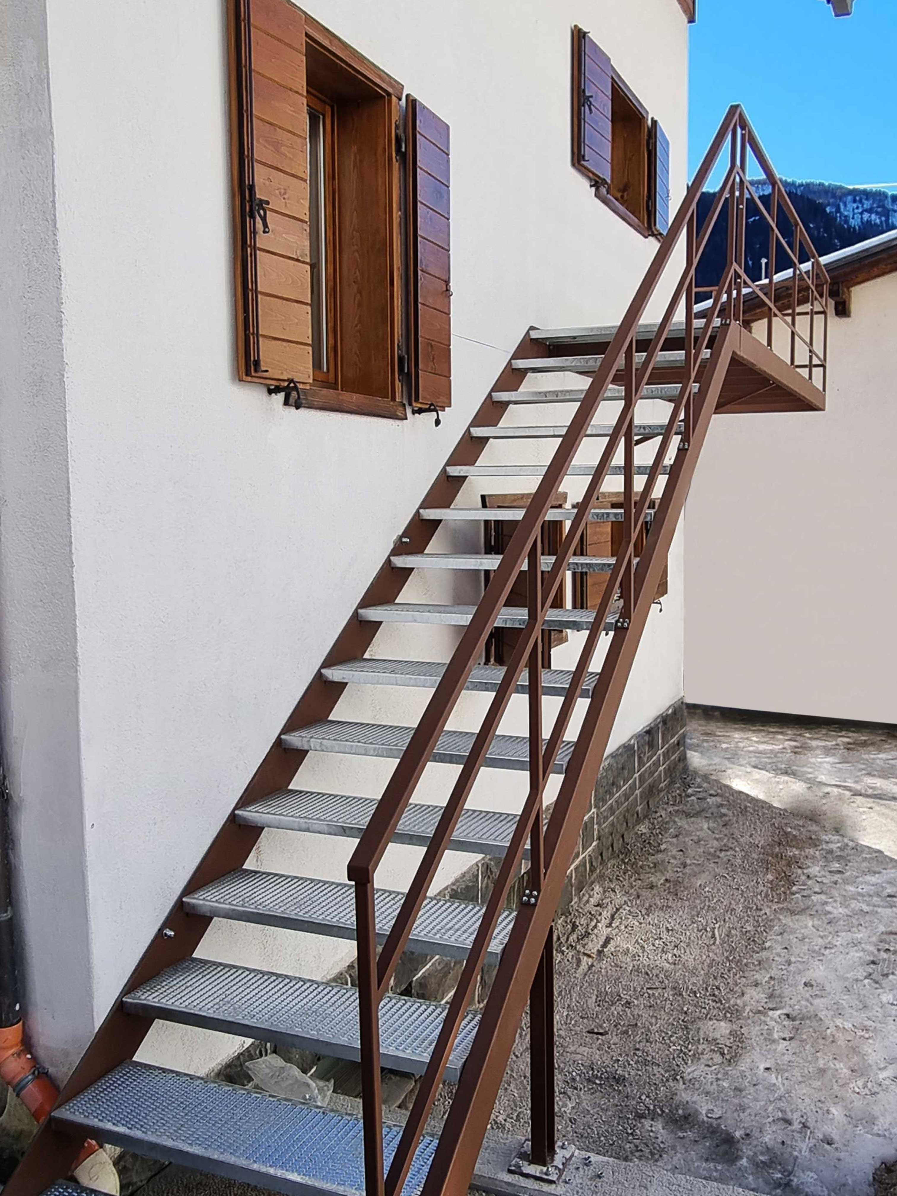 strutture in metallo scale e lavorazioni per architetture personalizzate. Fabbro a Verona